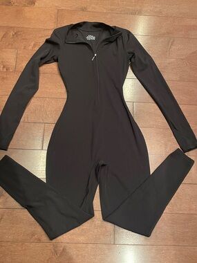 ECUPPER Black Long-Sleeve One-Piece Jumpsuit with Front Zip